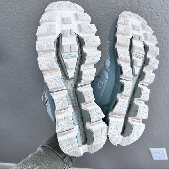 On Running Women's Gray On Cloudrock Hiking Boots Size US 9.5 - Picture 10 of 11